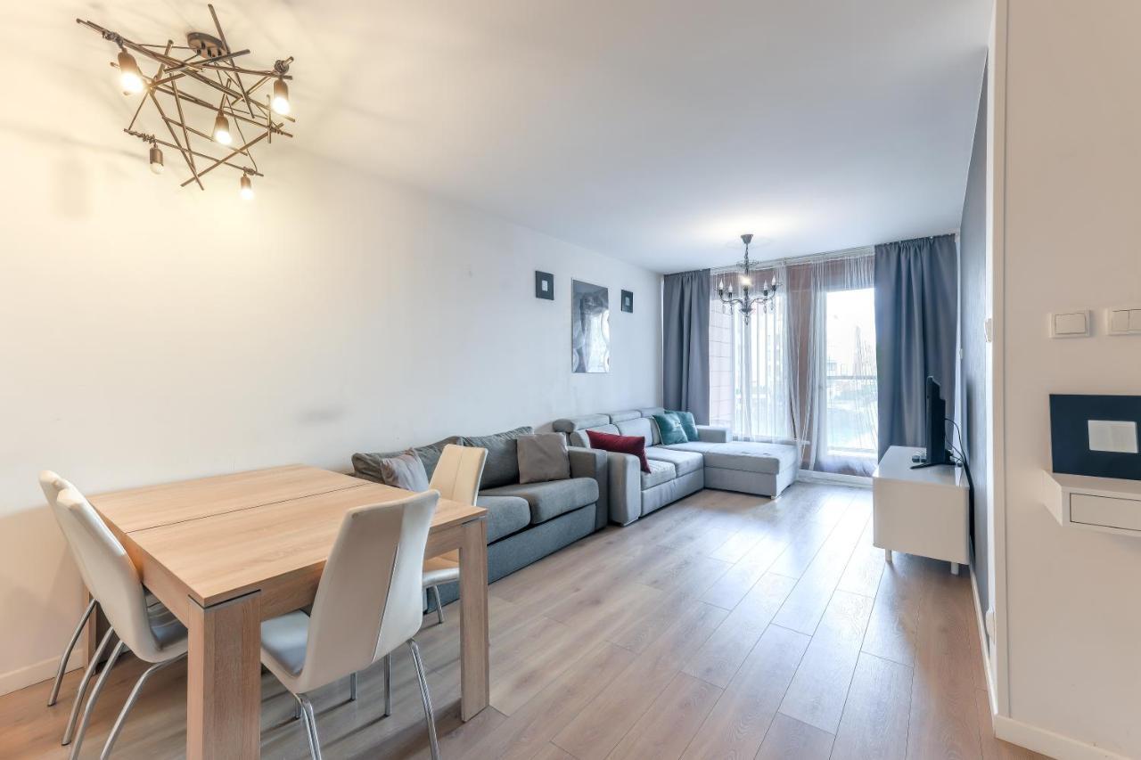 Apartmate Spacious Apartment With Balcony Oldtown For 6 People Гданск Екстериор снимка
