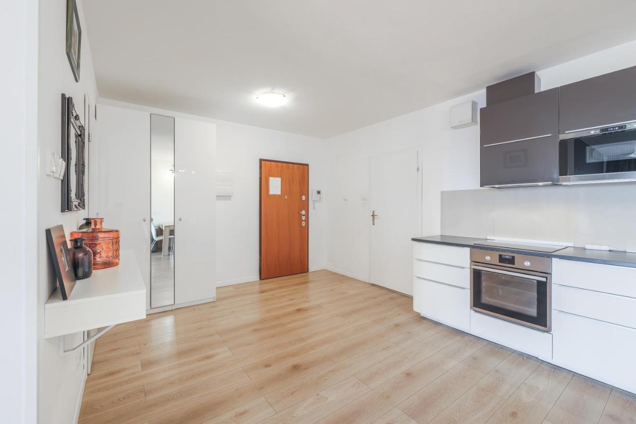 Apartmate Spacious Apartment With Balcony Oldtown For 6 People Гданск Екстериор снимка